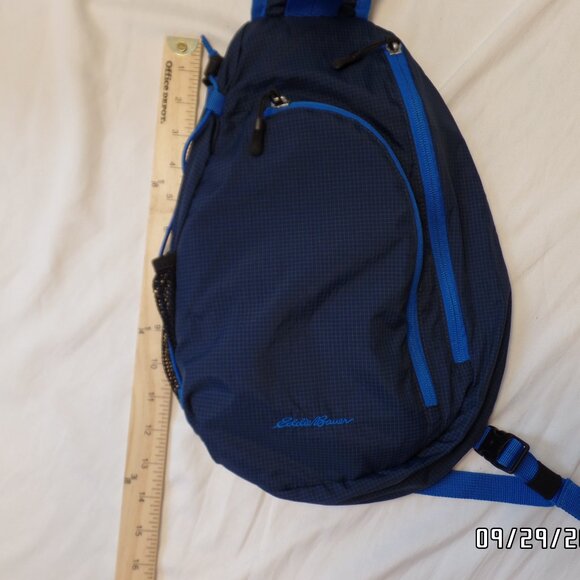 Eddie Bauer Sling Pack Excellent Unused Condition Phone Holder Several Pockets - Picture 13 of 15